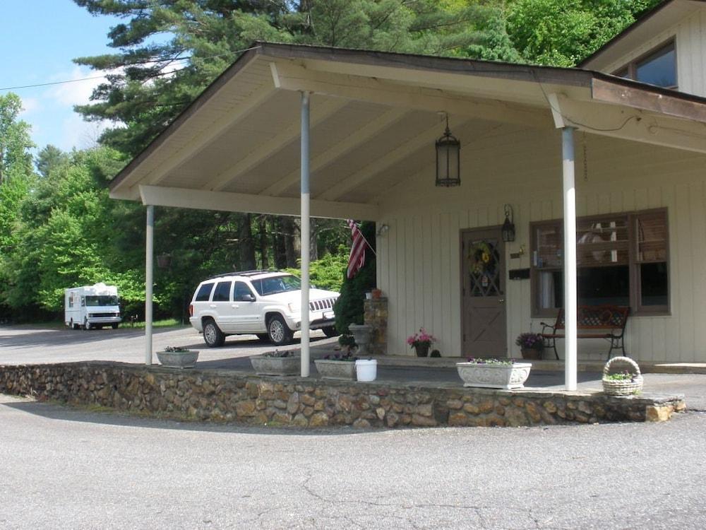 High Meadows Inn photo 27