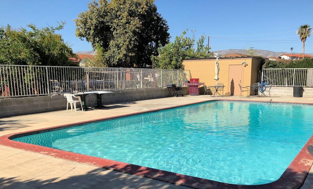 Topper Motel photo 11