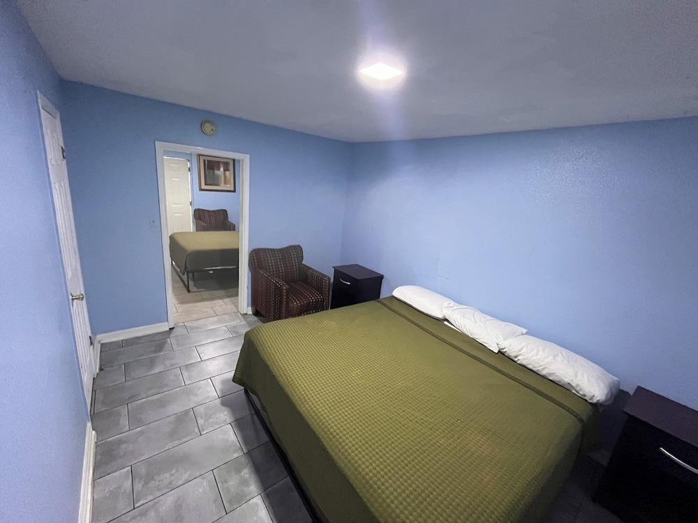 Packsaddle Motel photo 2