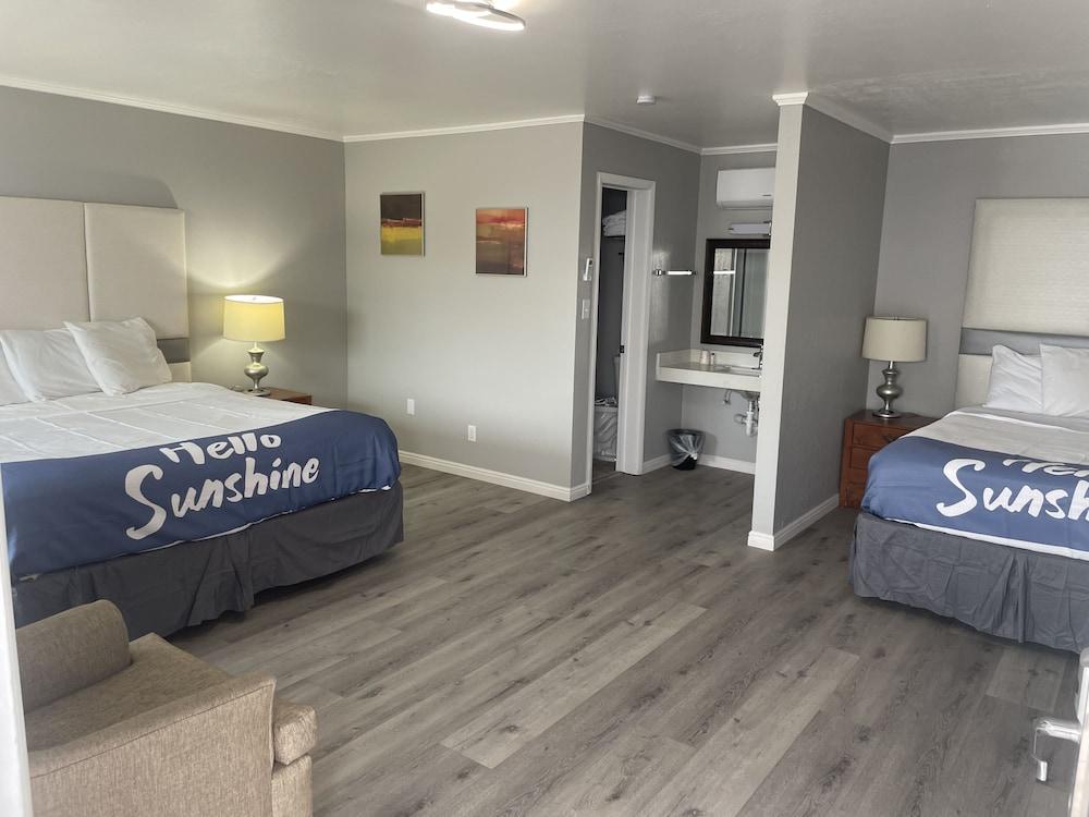 Sunglow Hotel photo 40