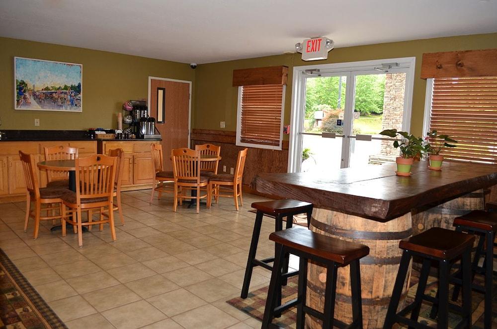 Reid Ridge Lodge photo 2
