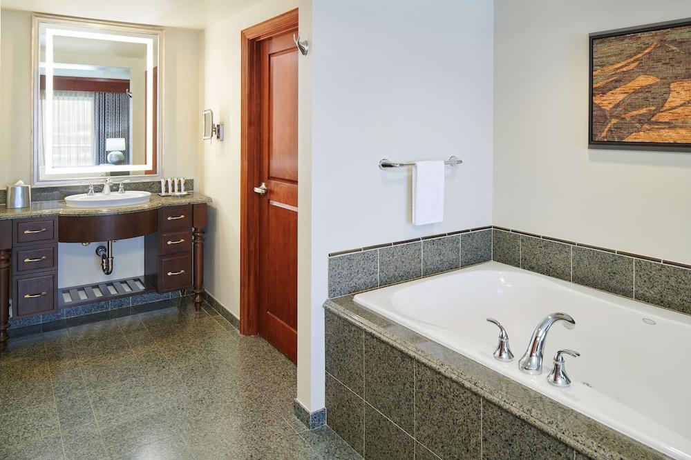Hilton Grand Vacations Club Grand Waikikian Honolulu photo 45