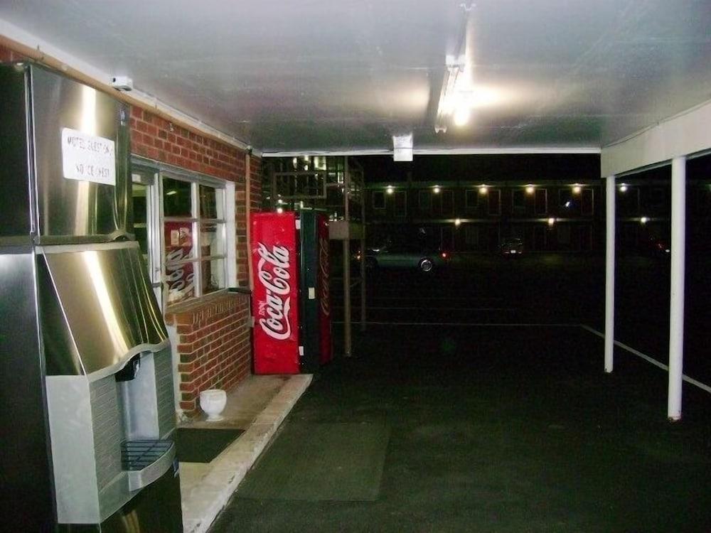 Sherwood Motel photo 8
