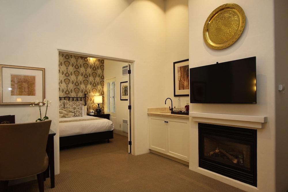 Cypress Inn photo 24