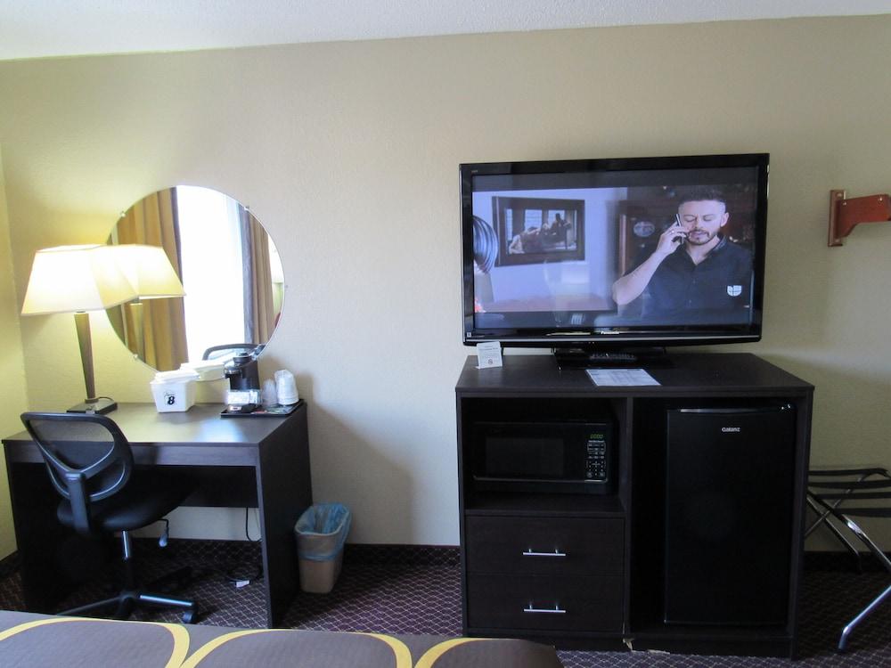 Super 8 by Wyndham New Cumberland photo 30