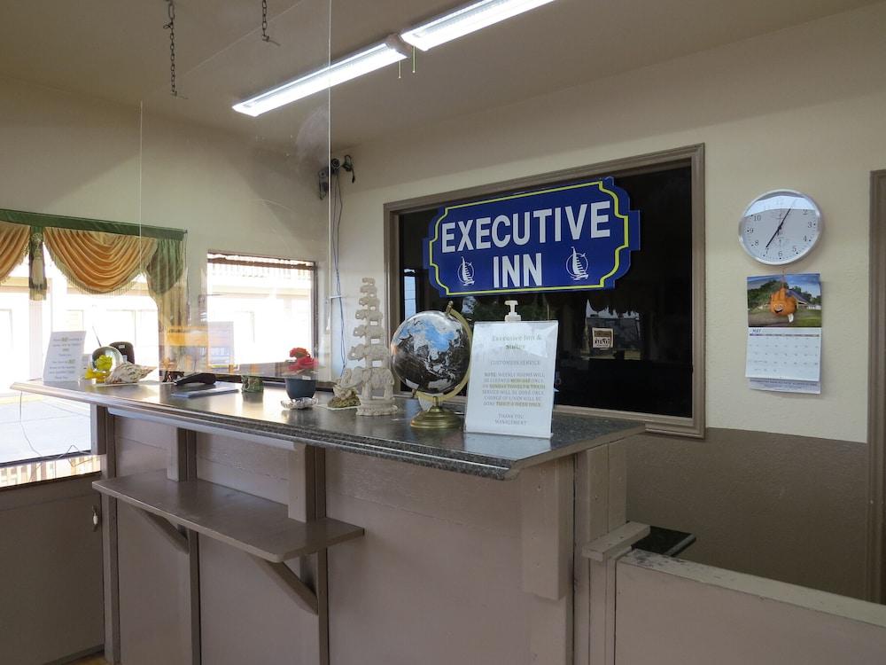 Executive Inn and Suites photo 15