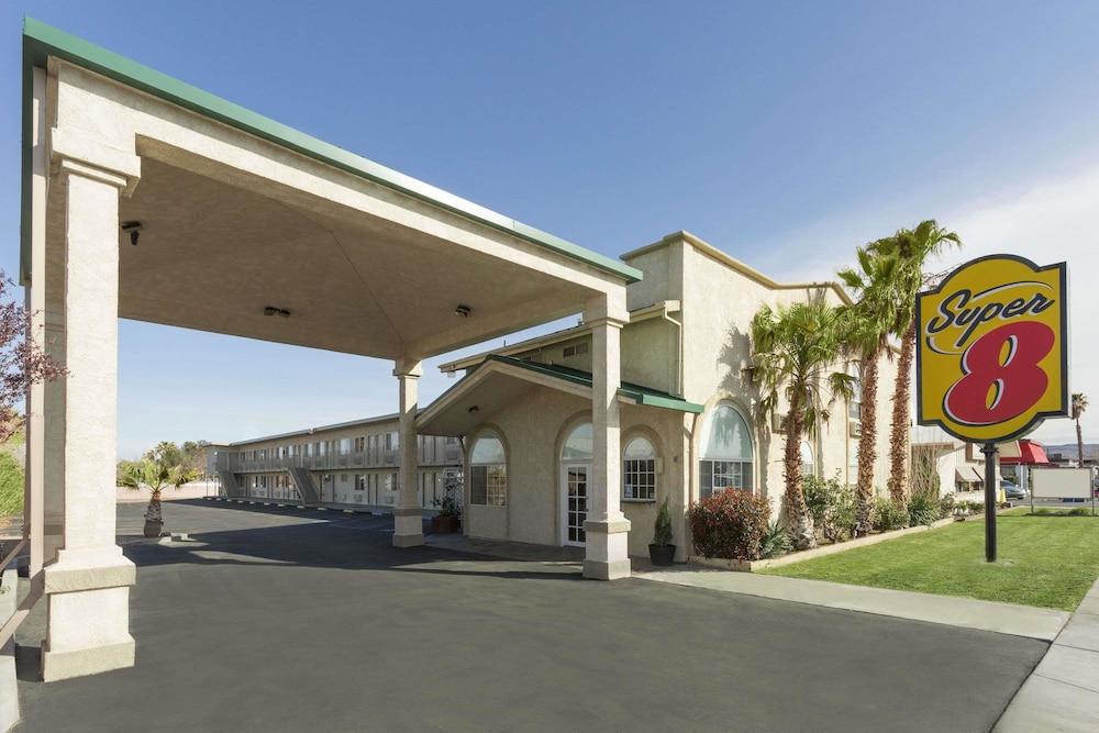 Super 8 by Wyndham Ridgecrest photo 9