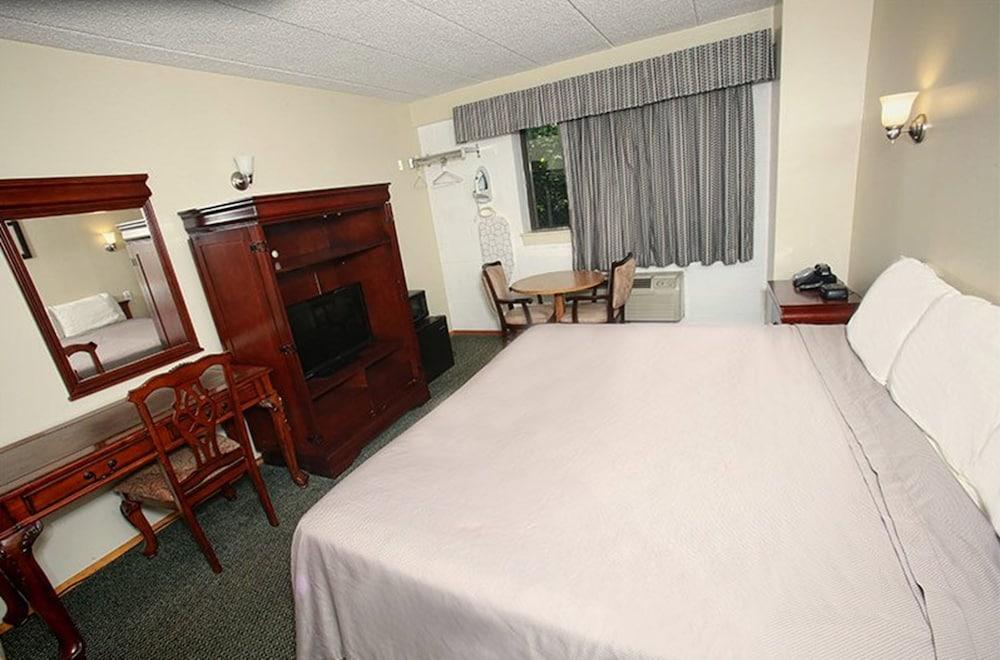 Meadowbrook Motor Lodge photo 25