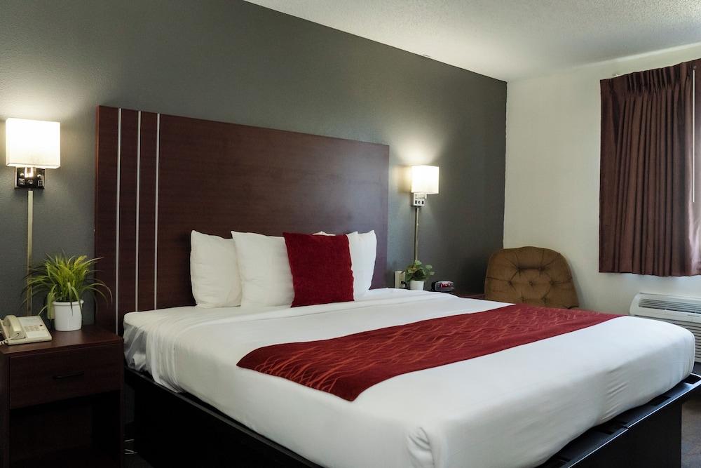 Victorian Inn & Suites photo 16