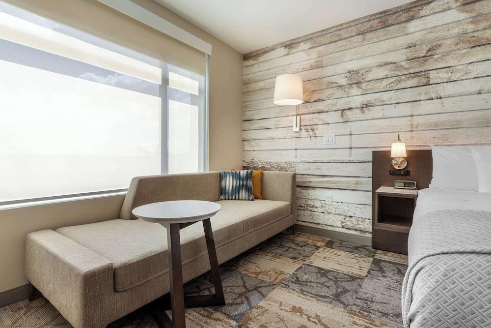 DoubleTree by Hilton Charleston Riverview photo 37