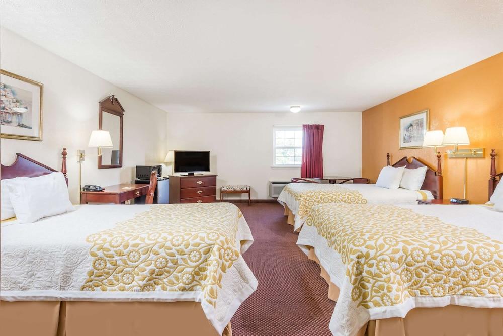 Days Inn by Wyndham Amherst photo 6