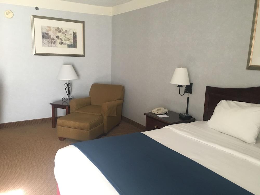 Mountain Inn & Suites photo 21