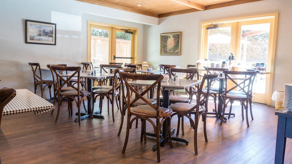 Riverside Inn photo 60