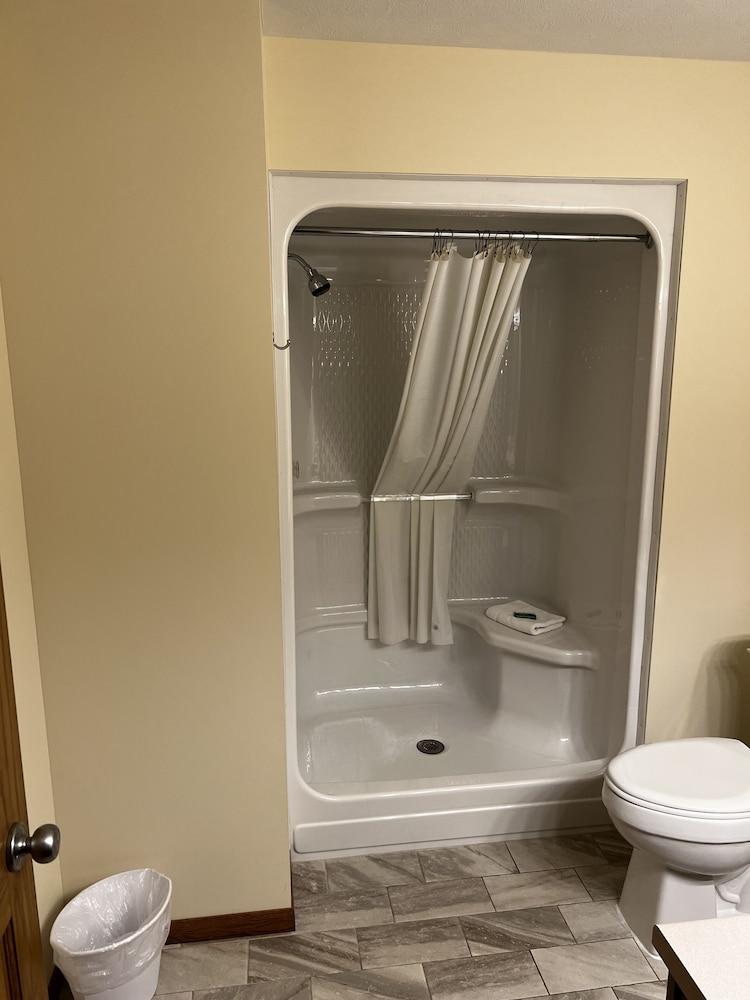 Budget Host Inn & Suites photo 23