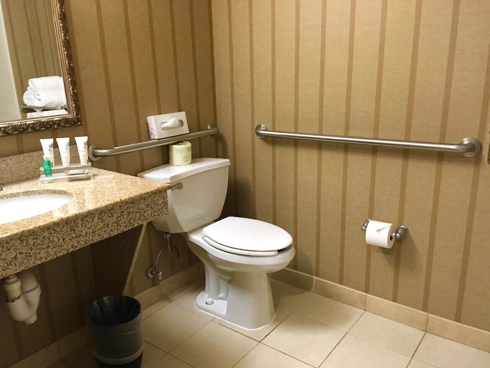 Spark by Hilton Woodbridge photo 2