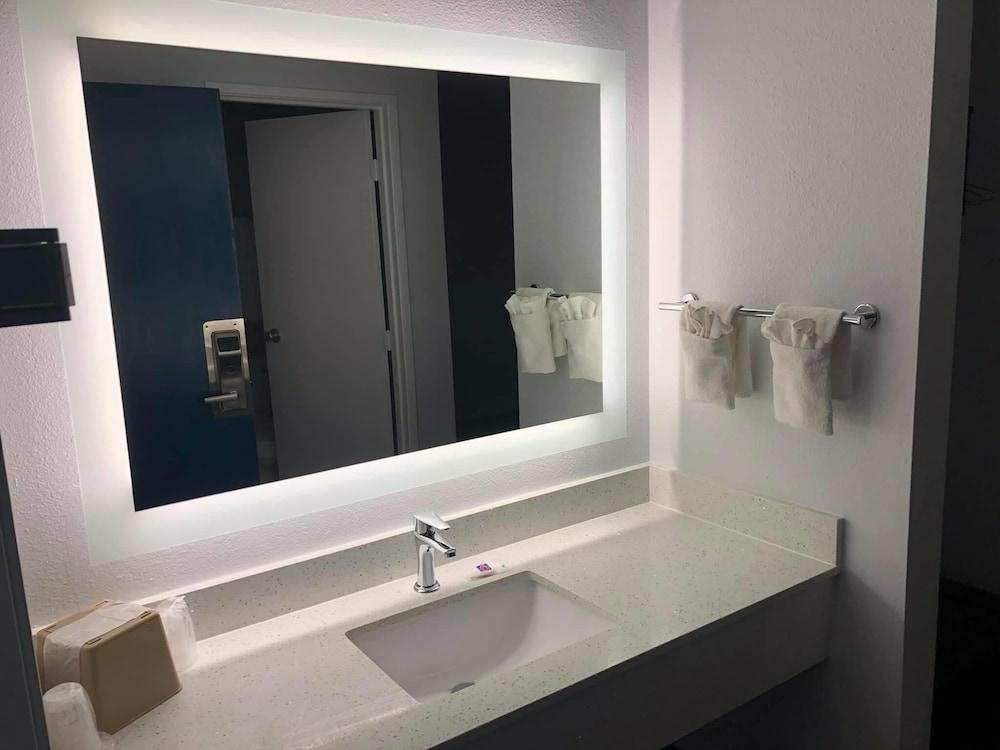 Motel 6 Tulsa, OK - CENTRAL photo 14