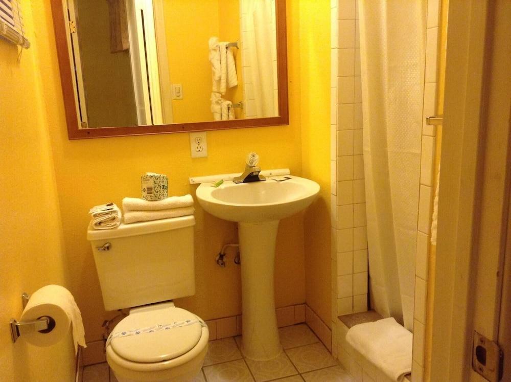 Oceanside Inn and Suites photo 31