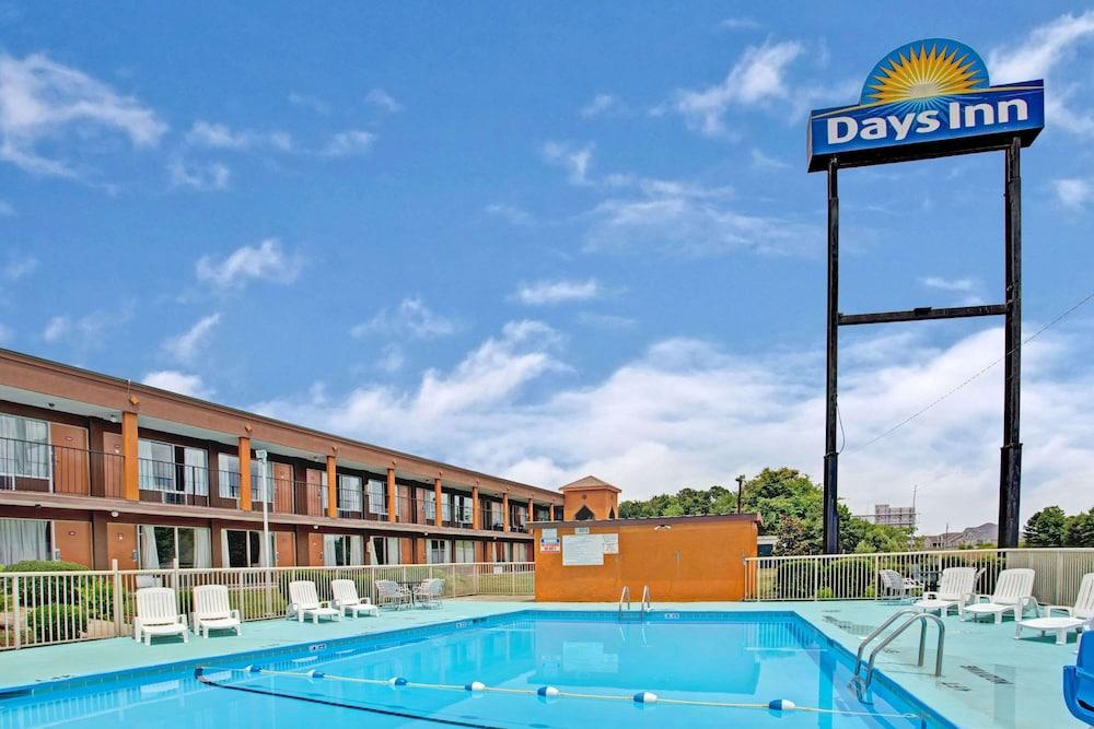 Days Inn by Wyndham Benson photo 11