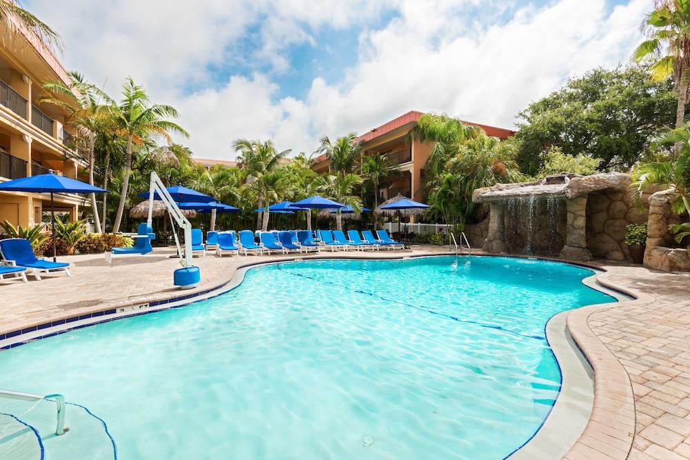 Coconut Cove All-Suite Hotel photo 13