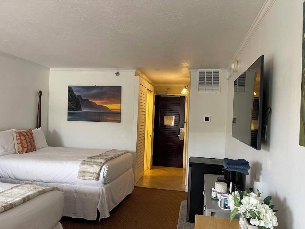 2417 at Lihue Oceanfront Resort photo 4