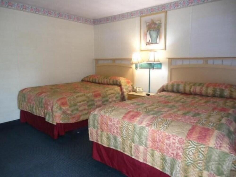 Relax Inn Elmira photo 8