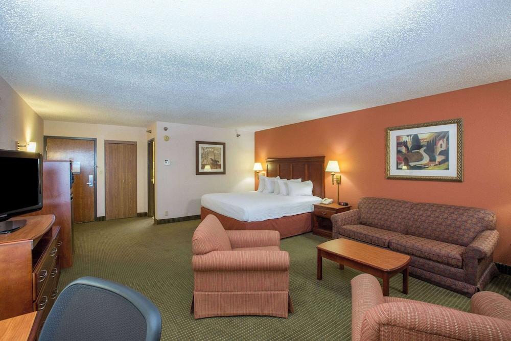 AmericInn by Wyndham Omaha photo 32