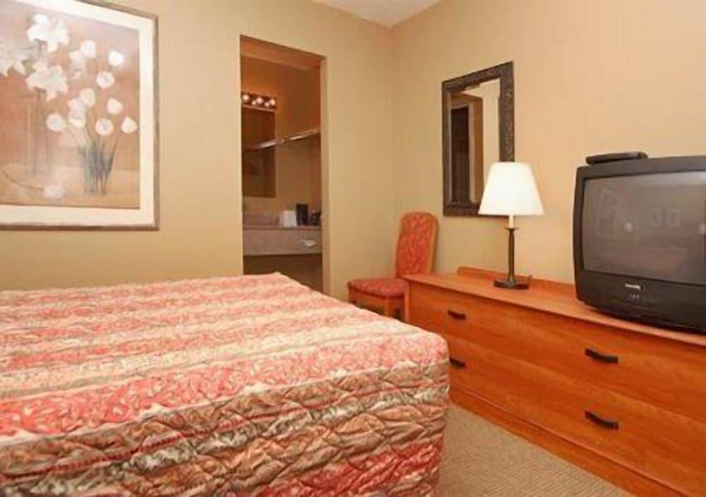Econo Lodge Downtown photo 9