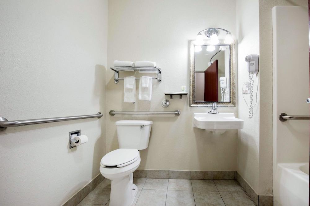 Quality Inn & Suites Arnold - St Louis photo 24