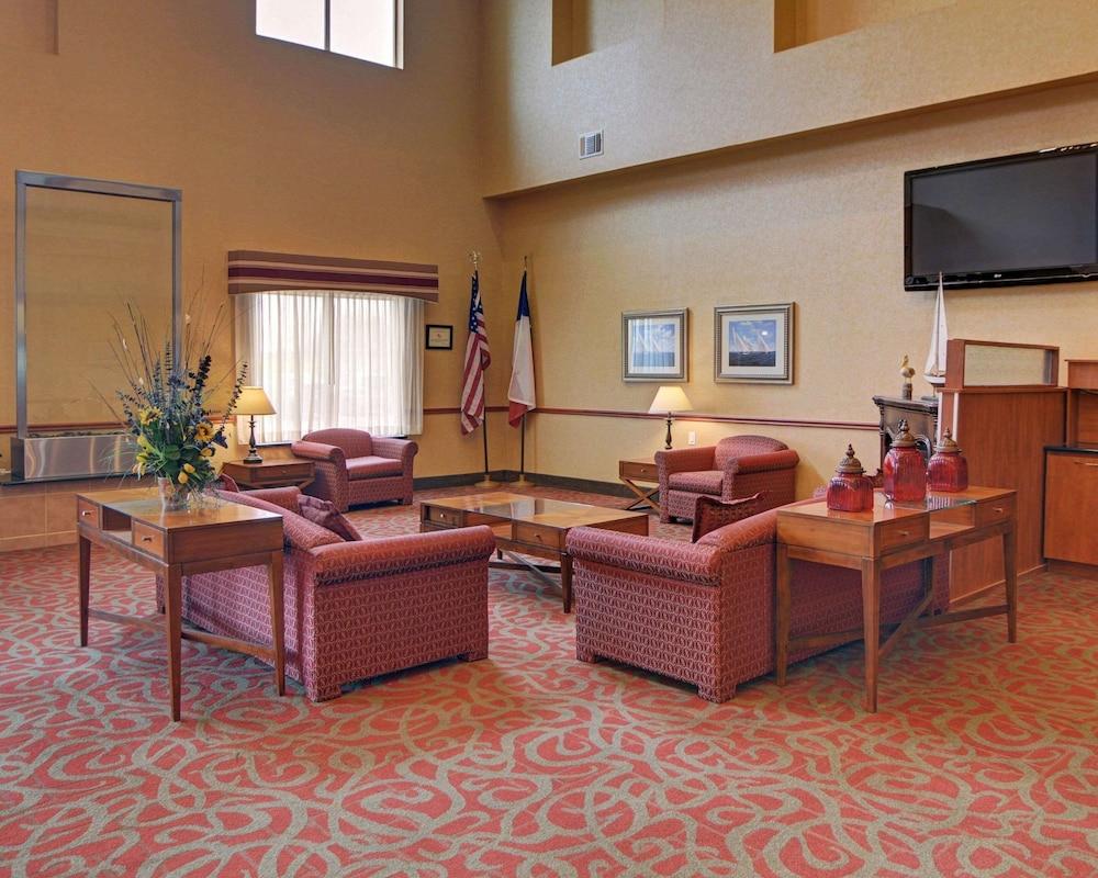 Quality Suites Near Cedar Creek Lake photo 3