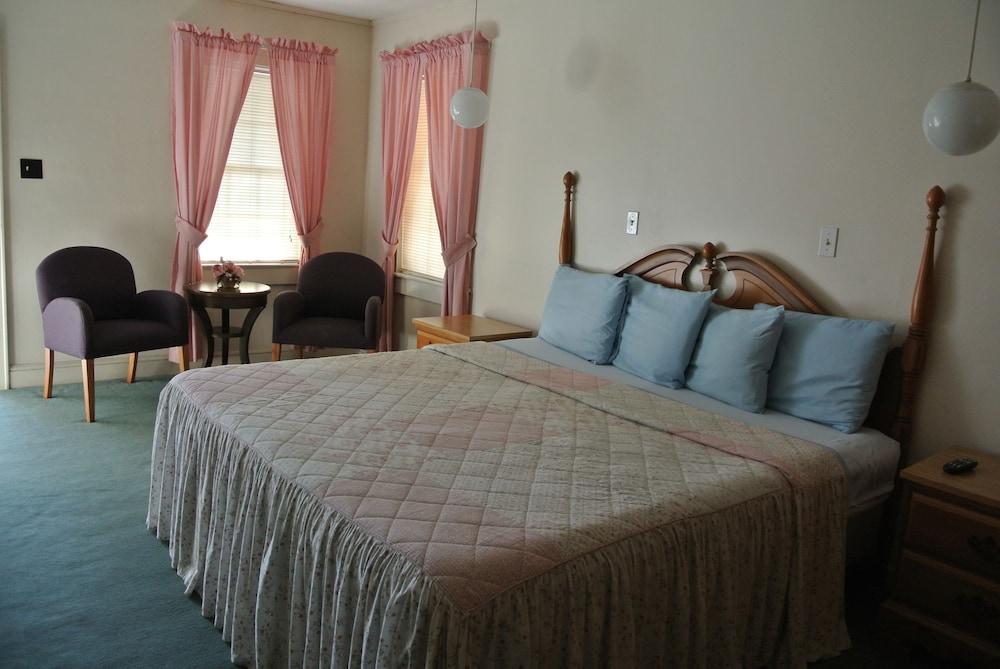 RoseWood Inn photo 49