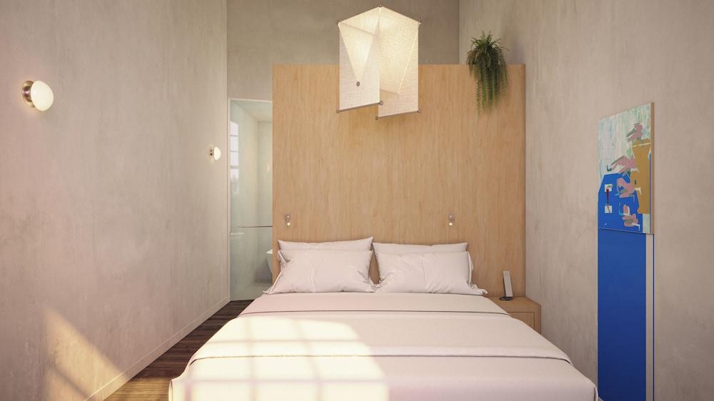 Pocketbook Hotel and Bath photo 9
