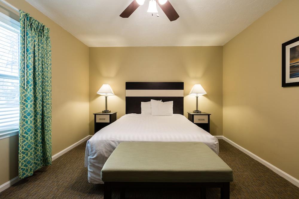 Country Club Villas photo 12