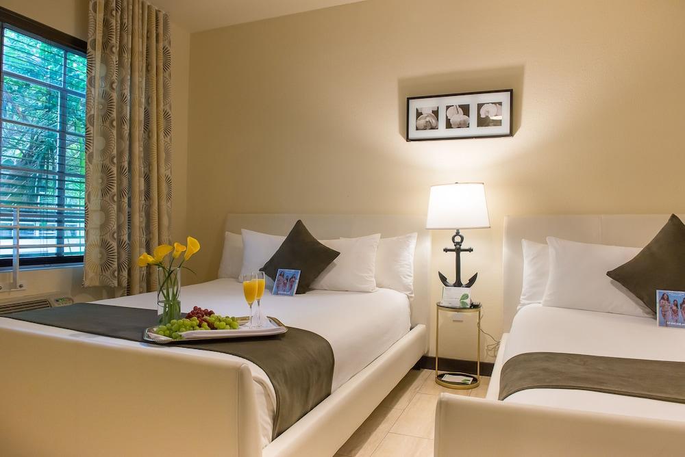 Tradewinds Apartment Hotel photo 11