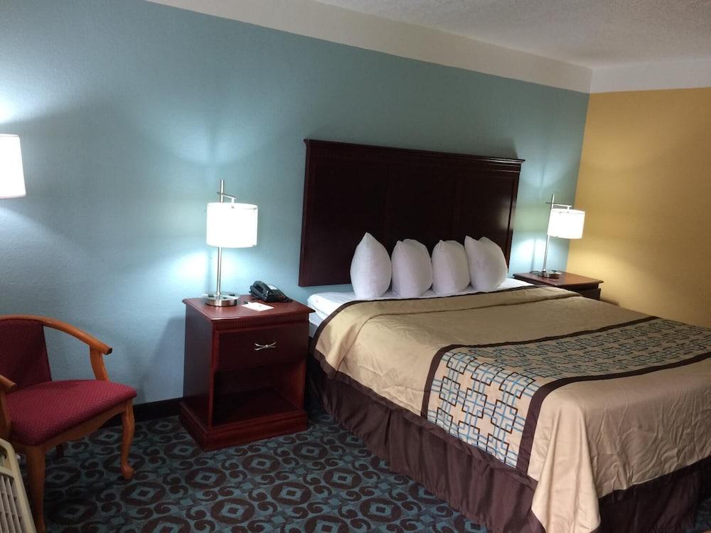 Econo Lodge photo 14