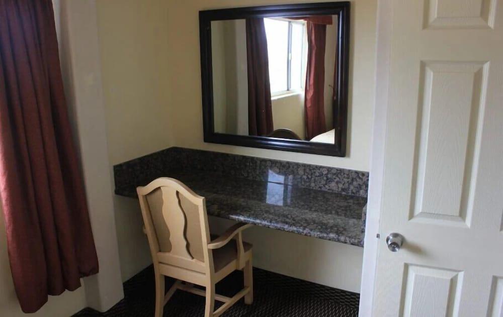 ECONOMY INN photo 18
