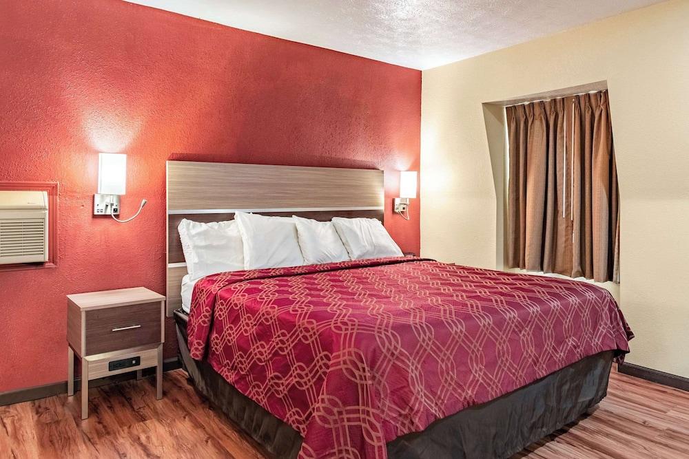 Econo Lodge Worthington - Columbus North photo 20