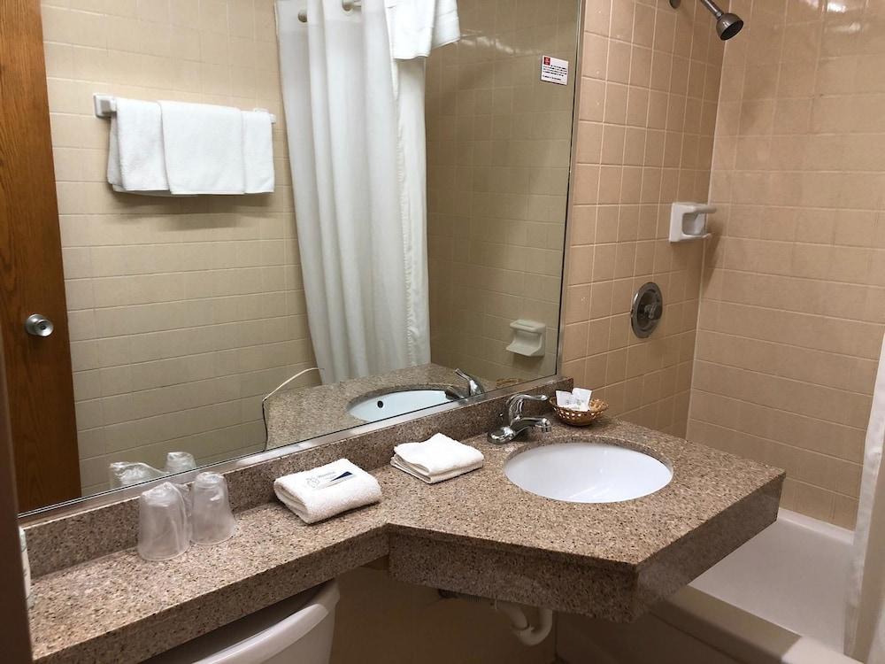 Red Carpet Inn North Syracuse photo 13