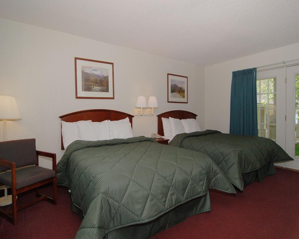 Rodeway Inn & Suites Cherokee On the River photo 6