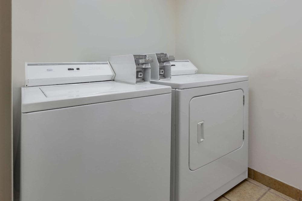 Days Inn by Wyndham Altavista photo 10