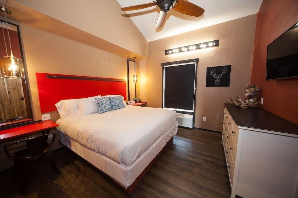 Log Cabin Lodge & Suites photo 59