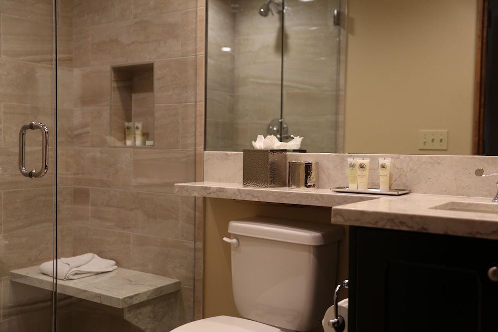 Studio Hotel Room by RedAwning photo 2