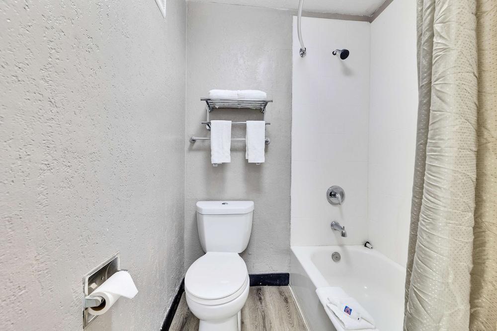 Motel 6 Austin, TX - Airport - South photo 15