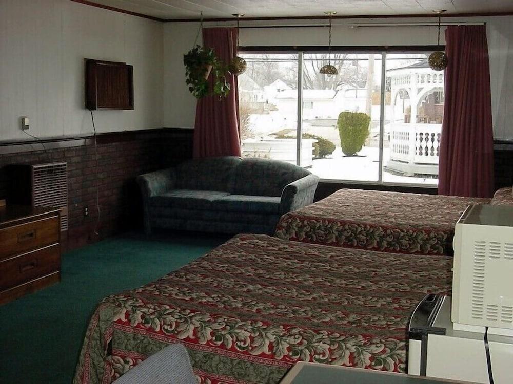 Double A Motel photo 5