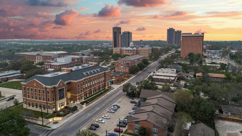The Vanderbilt photo 14