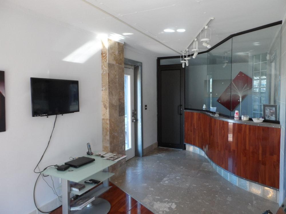 Economy Suites photo 2
