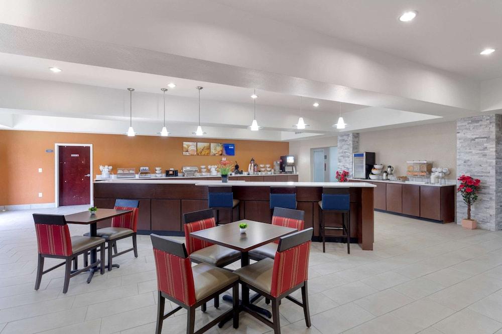 Comfort Suites Copperas Cove photo 11