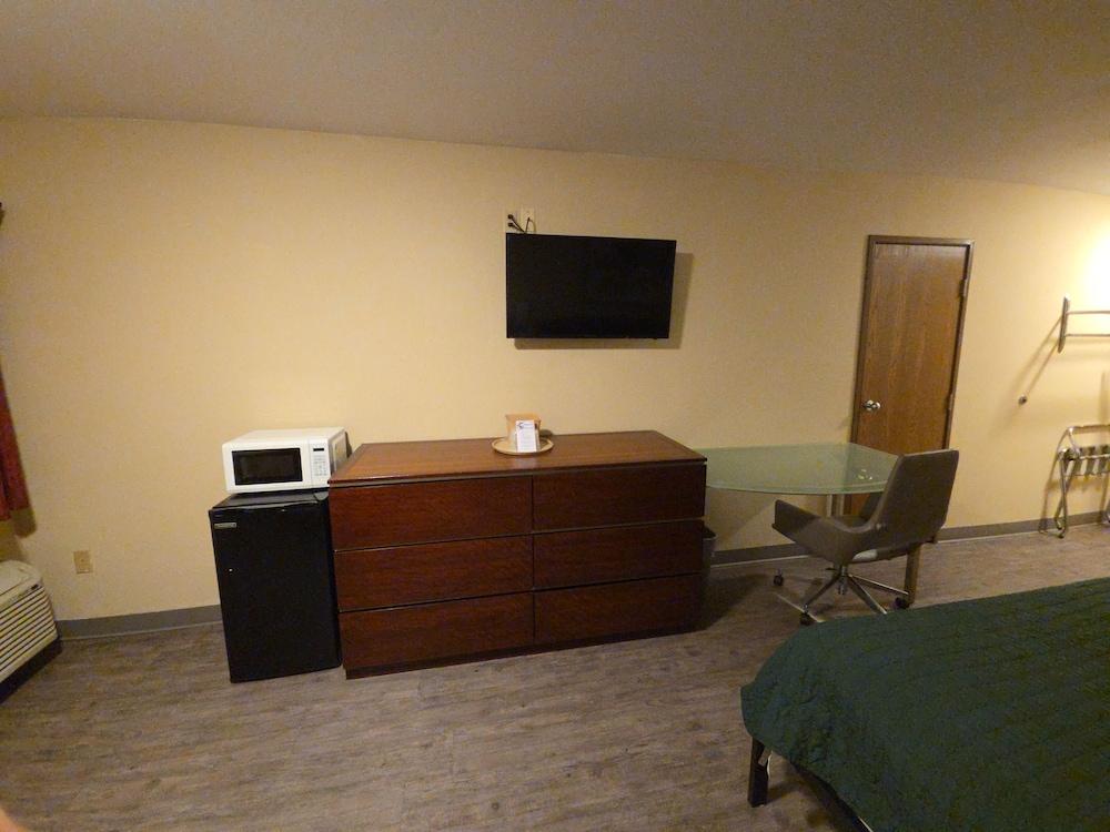 Chesaning Inn & Suites photo 9