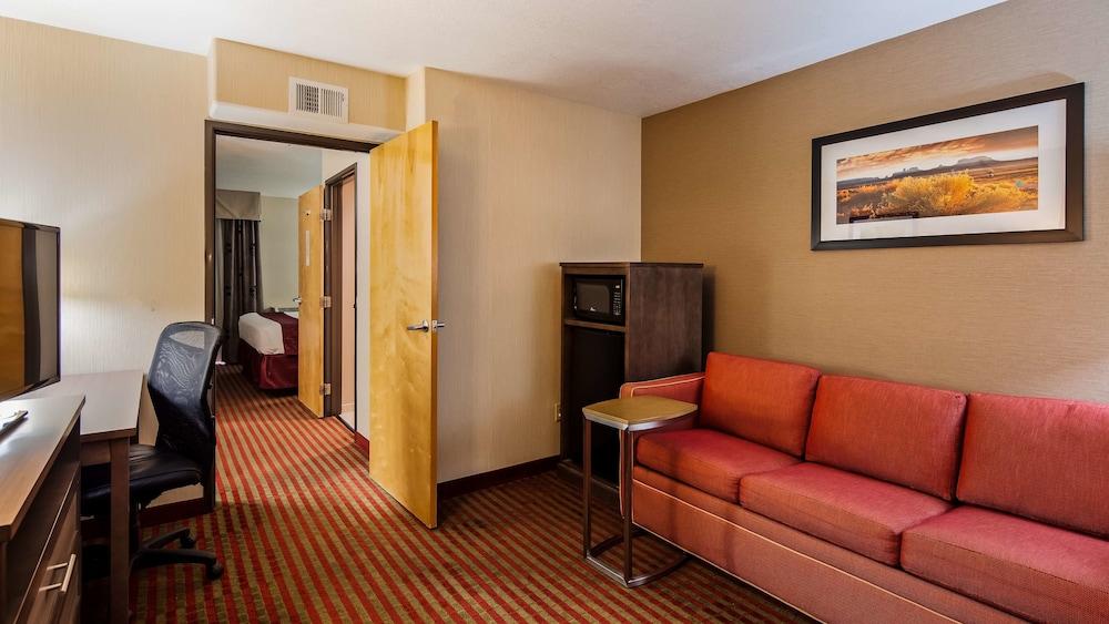 Best Western Plus Executive Suites photo 8