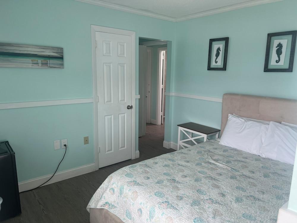 Sandy Shore Motel photo 25