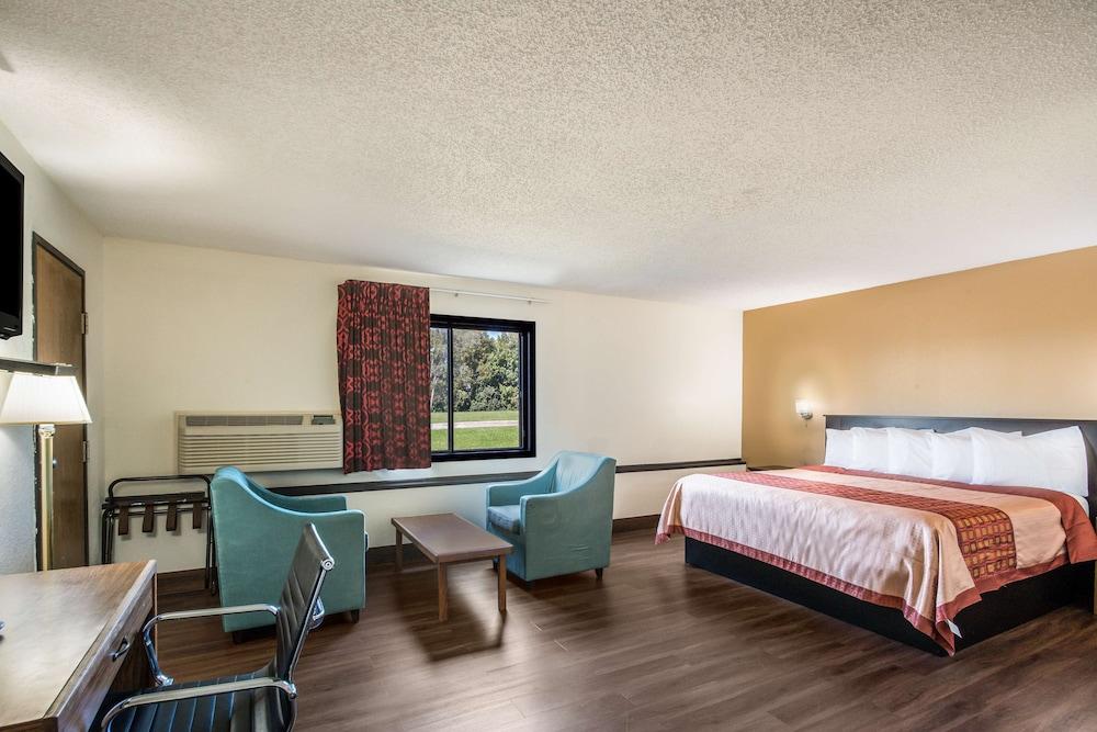 Americas Best Value Inn & Suites Harrisonville photo 15